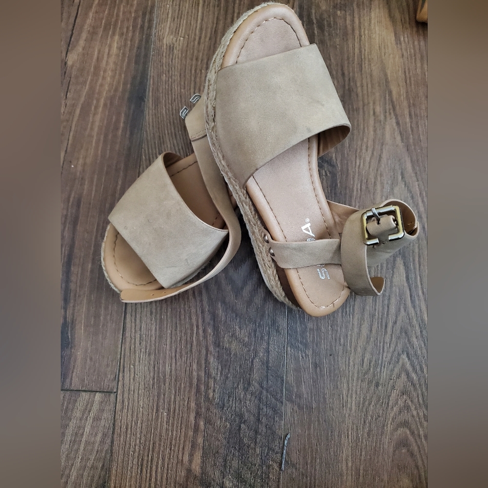 Tan Wedge - Picture 2 of 2